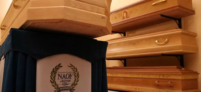 Vasto assortimento di cofani funebri